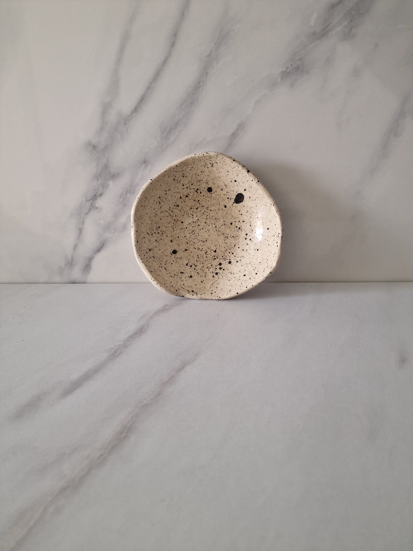 Poérava - hollow honeycomb plate 