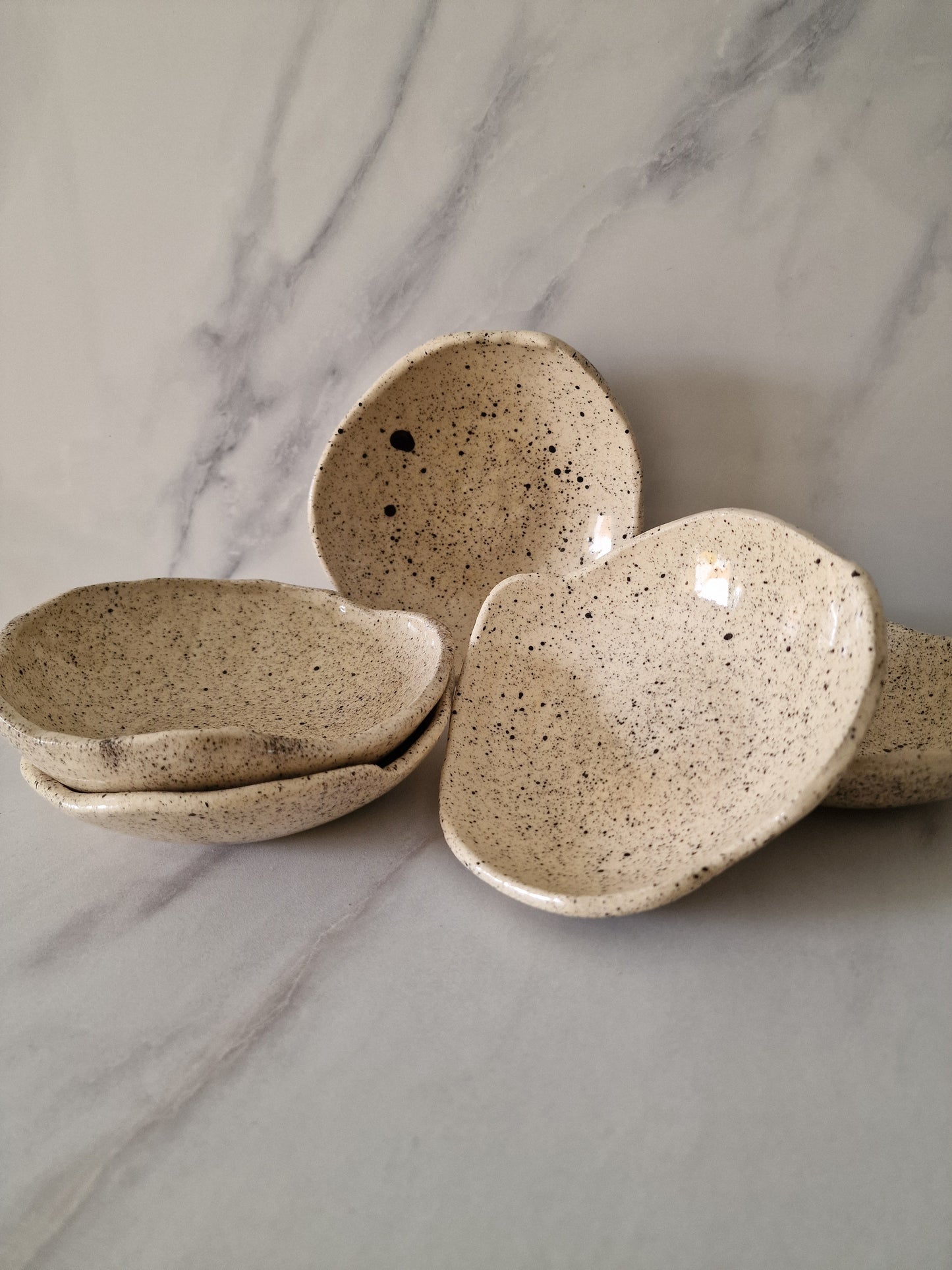 Poérava - hollow honeycomb plate 