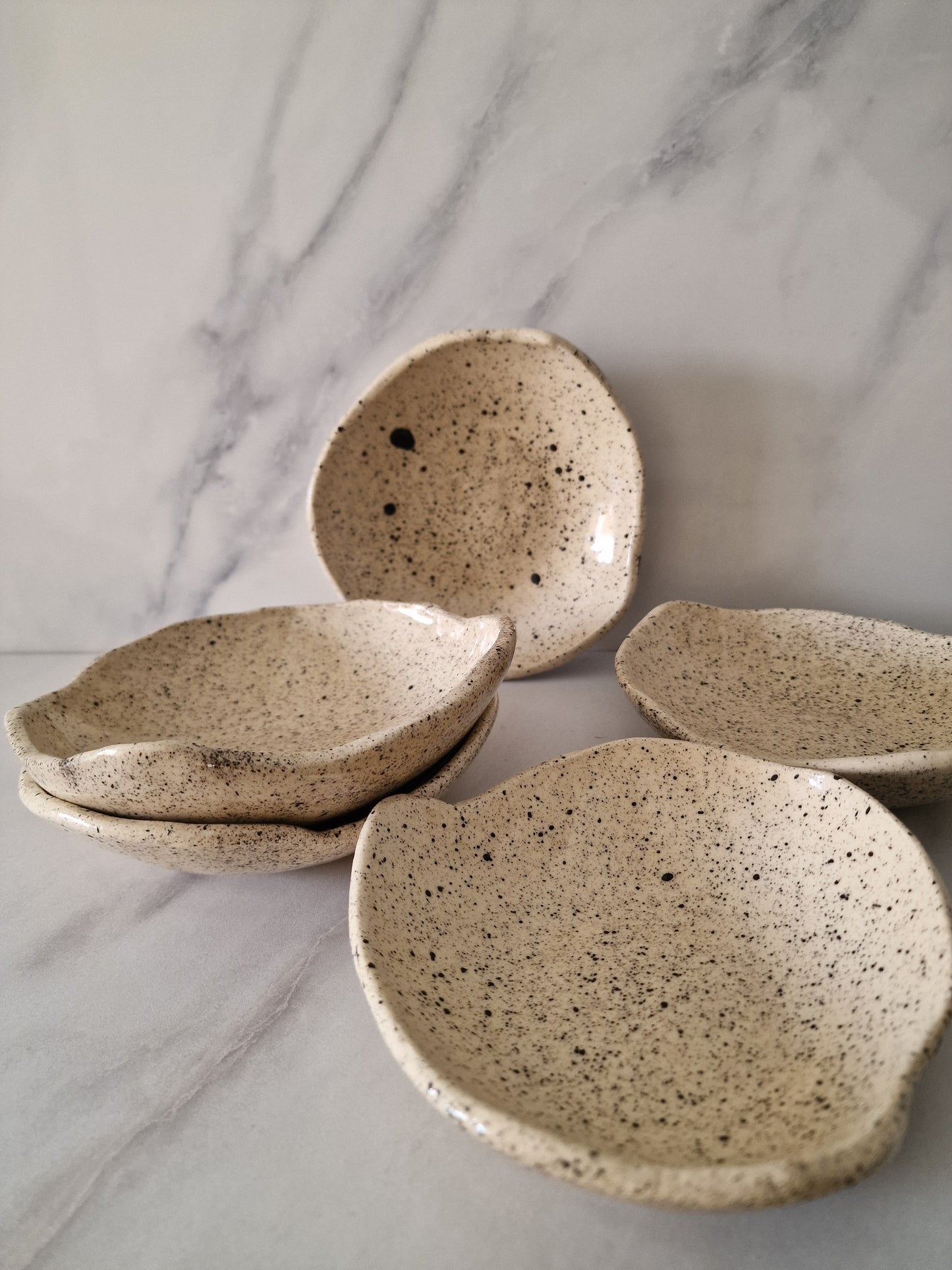 Poérava - hollow honeycomb plate 