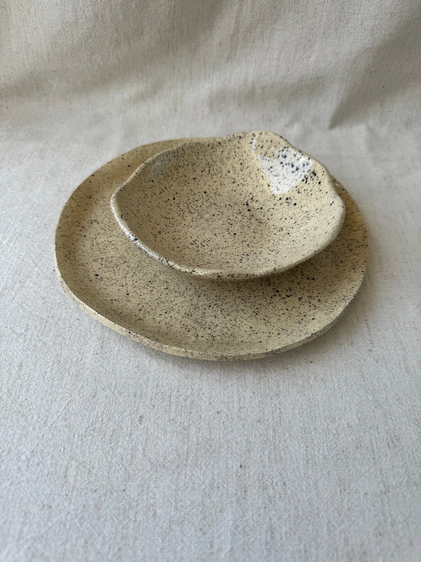 Poérava - hollow honeycomb plate 