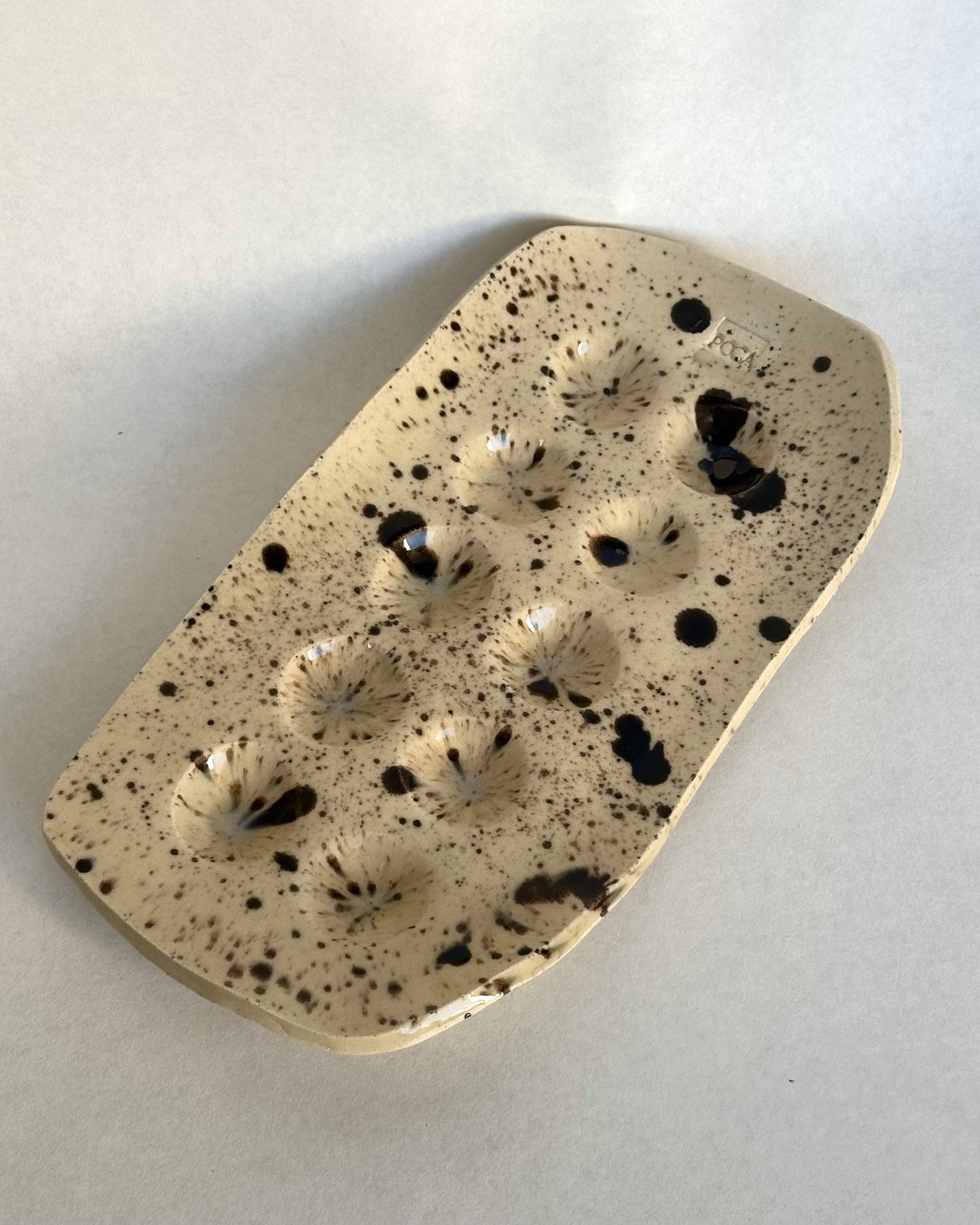 Poérava - large egg holder