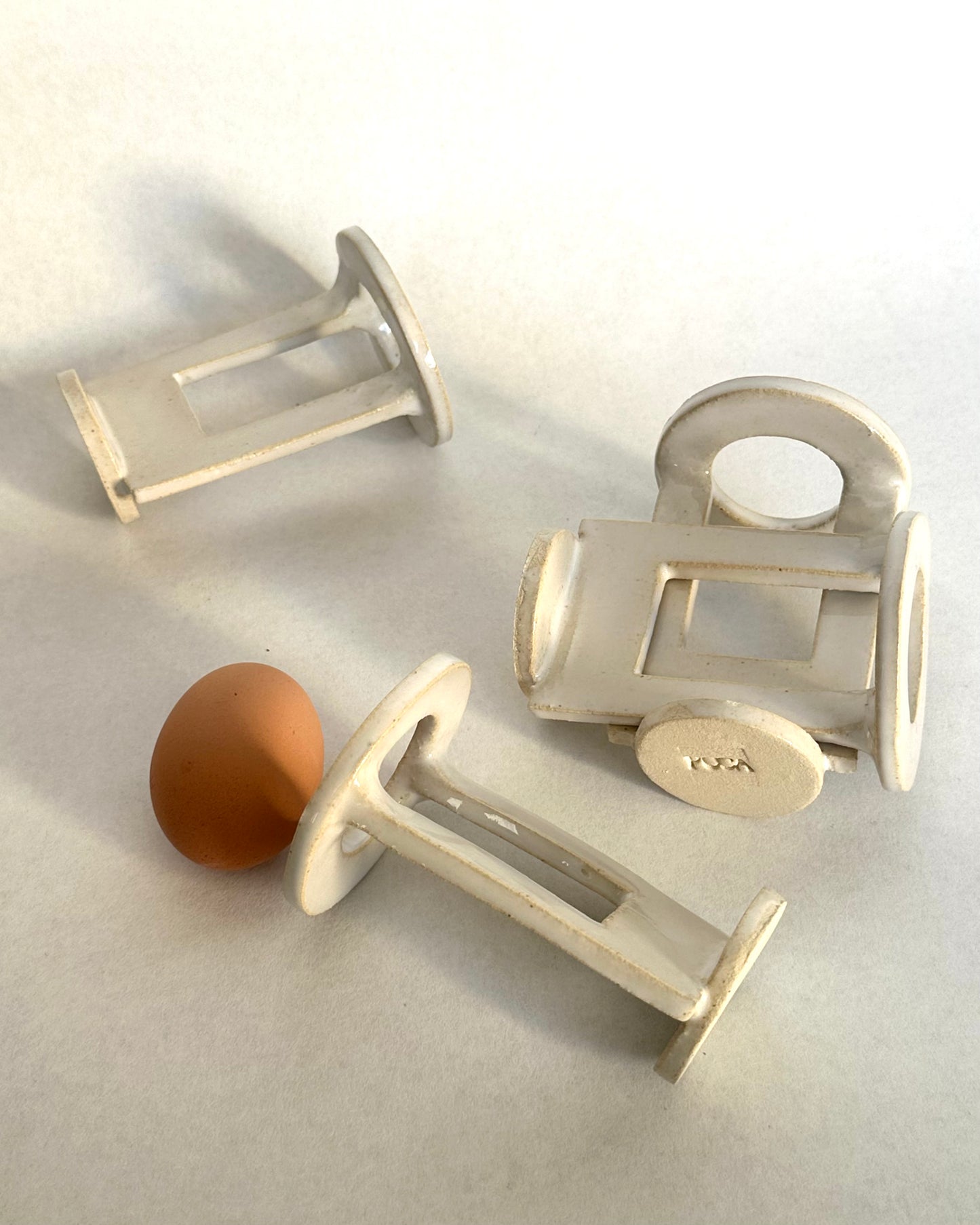 Balance - set of 4 white egg cups